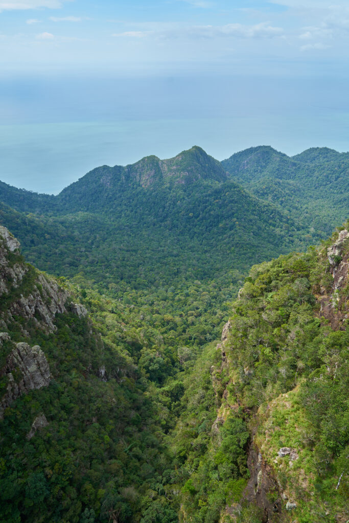 Knuckles Mountains